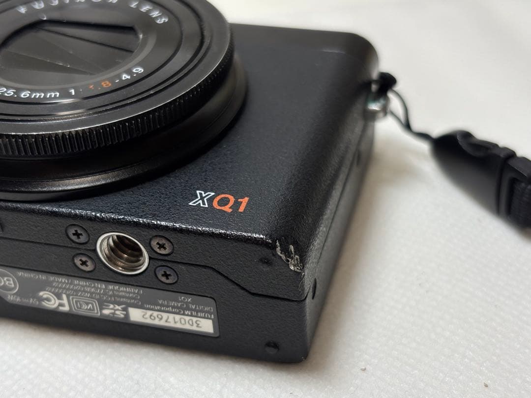 FUJIFILM XQ1 本体＋バッテリー【訳あり】