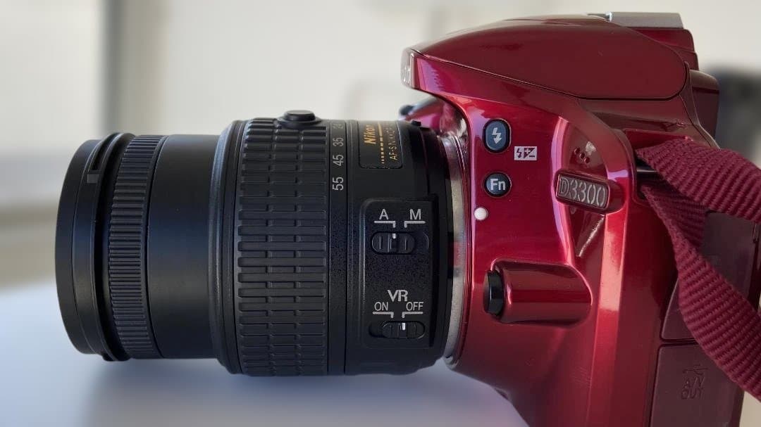【美品】Nikon D3300 18-55 VR II レンスキット（レッド）