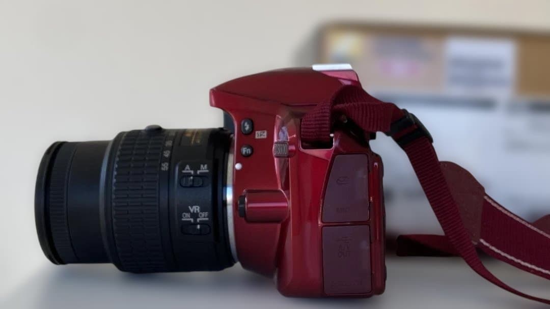 【美品】Nikon D3300 18-55 VR II レンスキット（レッド）
