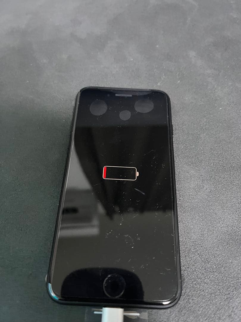 【ジャンク品】iPhoneSE 第二世代　64G ブラック