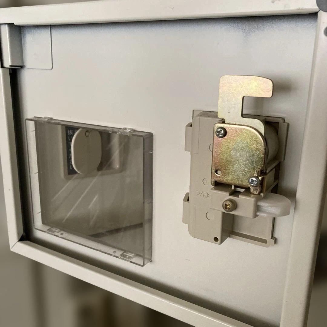 多人数ロッカー　鍵付きロッカー　シューズロッカー　28人用　番号付き