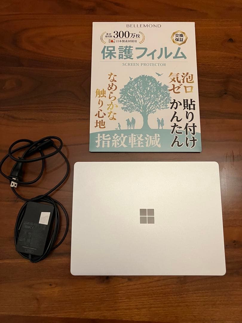【ほぼ未使用】24年末購入　Surface Laptop Go3 新品フィルム付