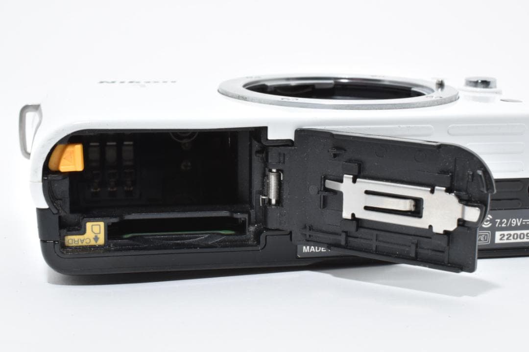 ★撮影枚数7,528枚・美品★ニコン NIKON 1 J2 ボディ #21600