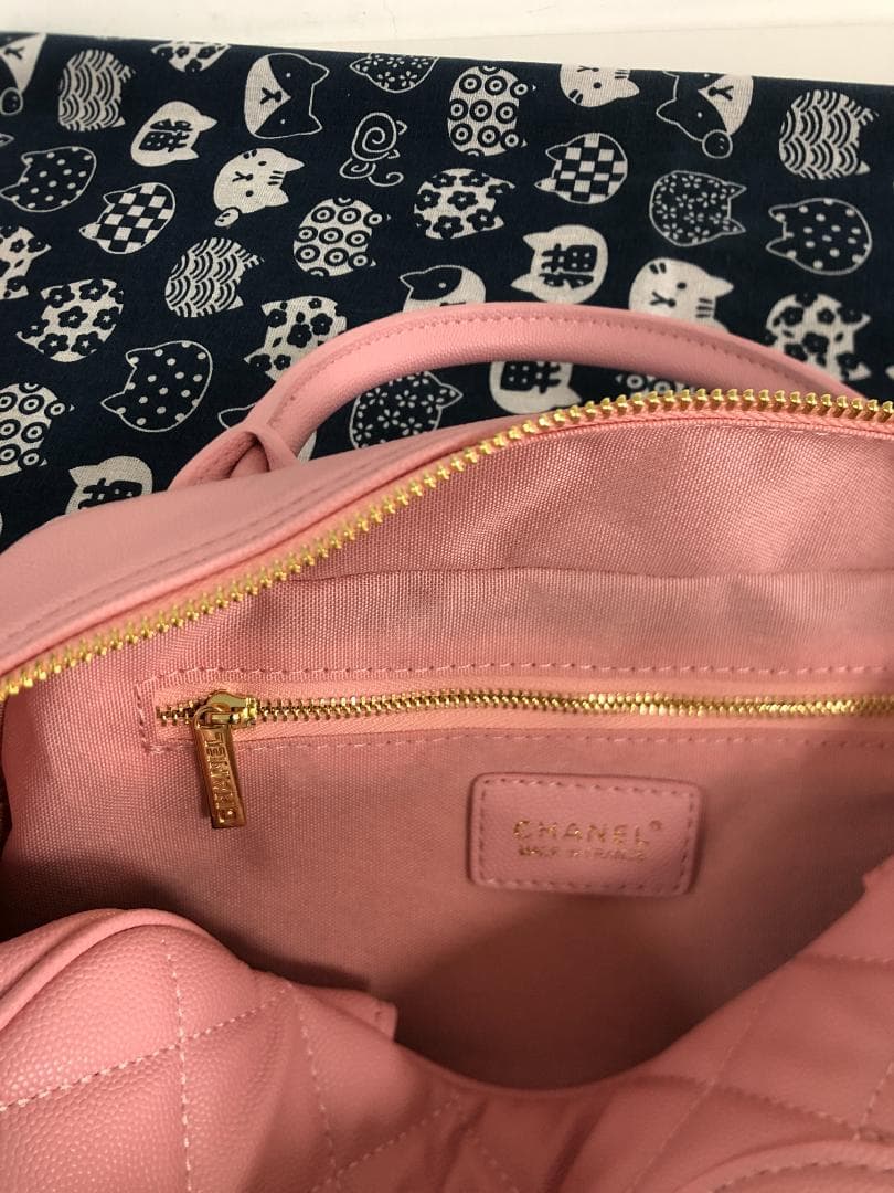 ビッグ　ピンクバッグ　ハンドバッグ　超美品　レディース　ロゴ　ファッション