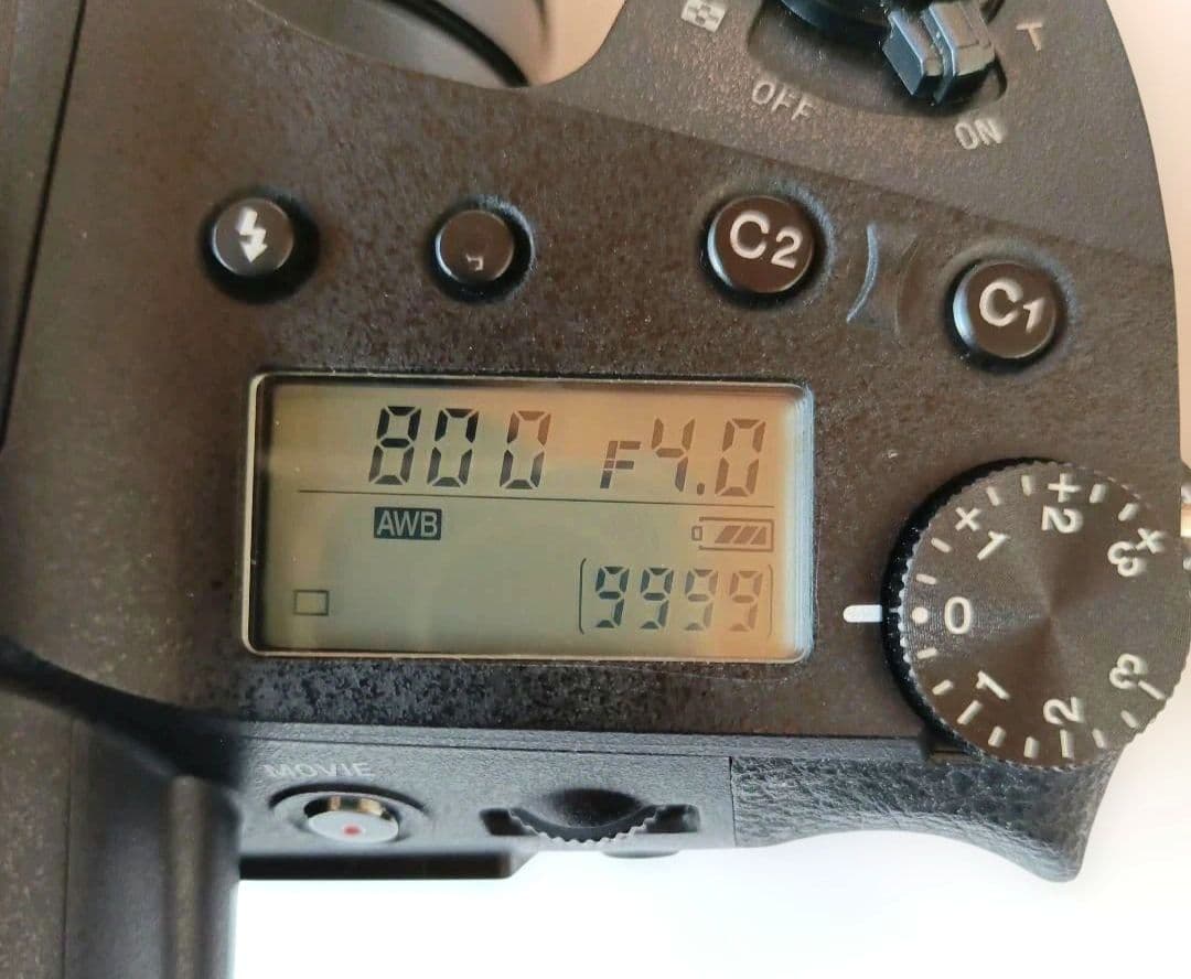 【SONY RX10 IV】動作確認済・撮影良好／底面破損あり(三脚取付可能)