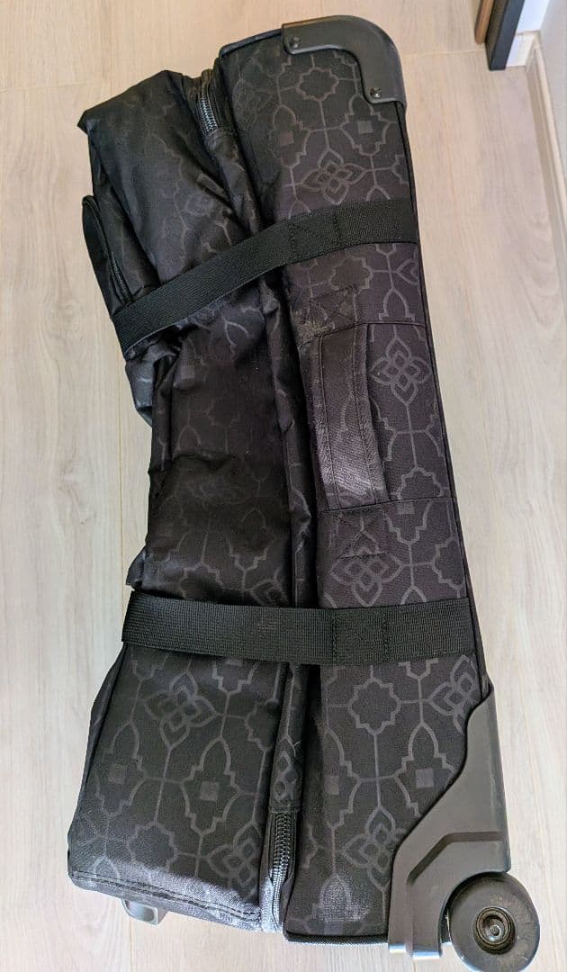 スーツケース　DAKINE SPLIT ROLLER 65L 黒