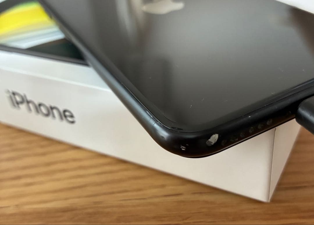 Apple iPhoneSE ブラック 本体