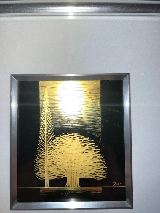 輪島塗の沈金。金箔を使った作品です。額縁もついてます。箱に少し凹みがあります。