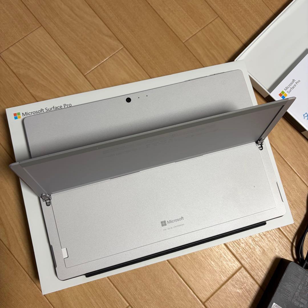 【極美品】Surface Pro6 RAM 8GB 128GB SSD 正規品