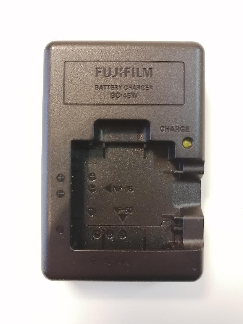 【美品】富士フィルム FINEPIX F70 EXR ガンメタル デジカメ