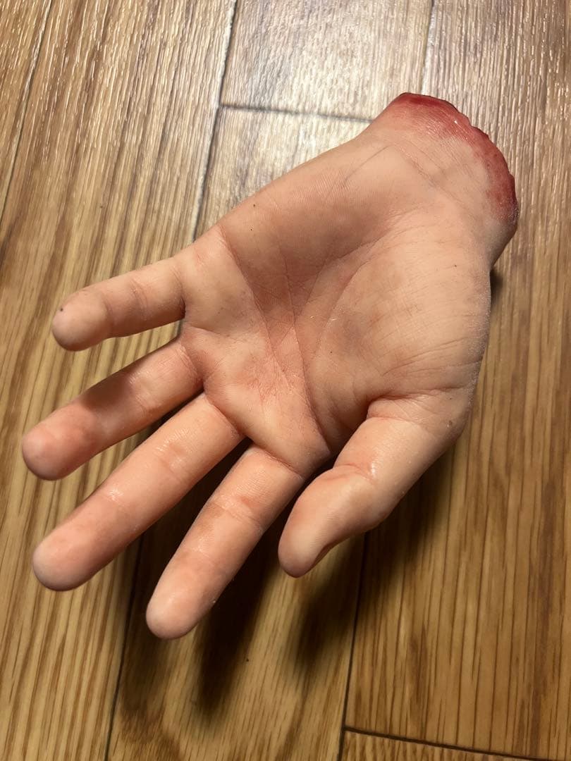 刺青入りの手