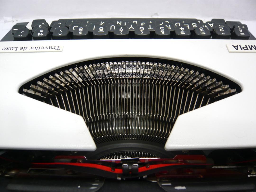 OLYMPIA　Trabeller de Luxe　　英文タイプライター