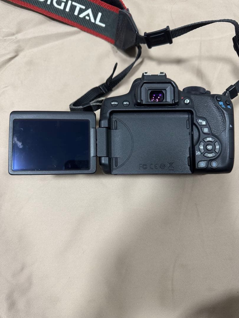 Canon kiss X8i レンズキット　美品