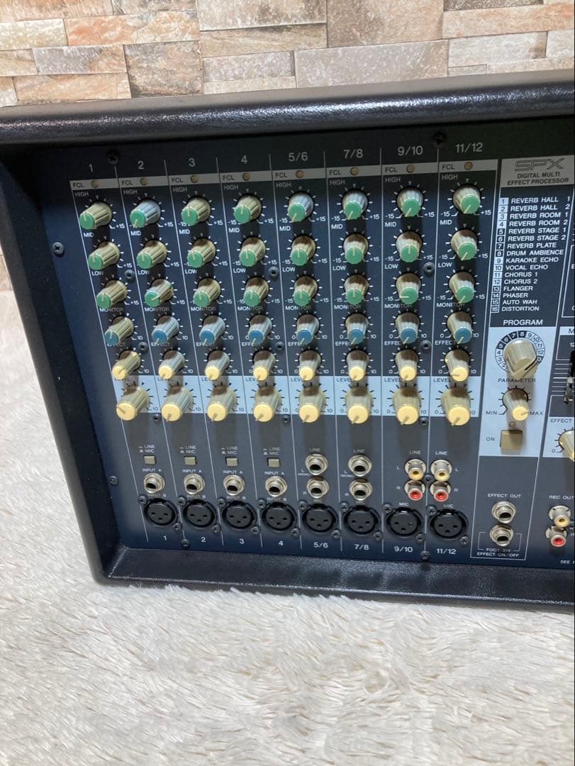 Yamaha EMX212s パワードミキサー　ボックス型 ヤマハ