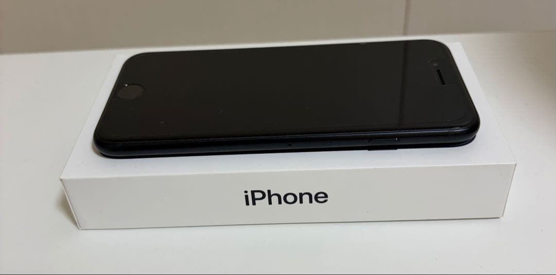 iPhone SE (第3世代) ブラック + ケーブル
