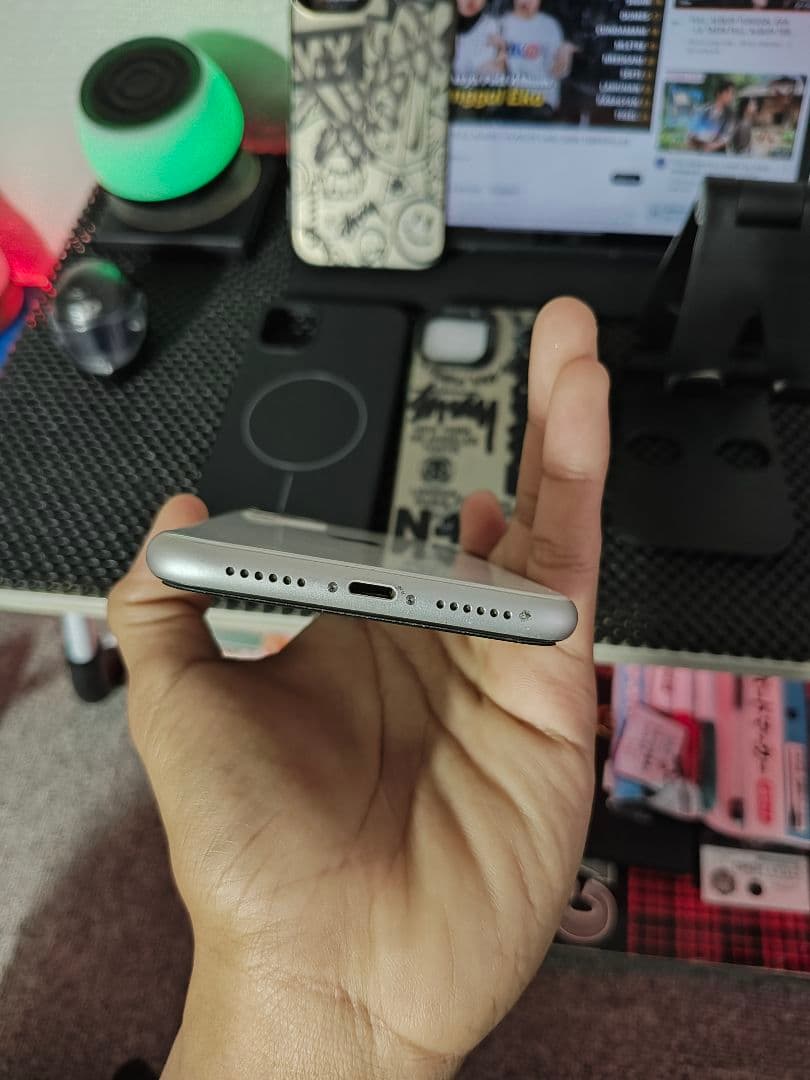 iPhone 11用グラフィティケース