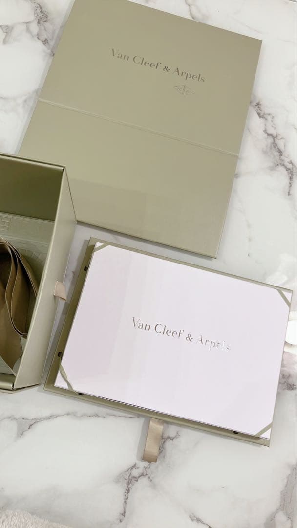 Van Cleef & Arpels ヴァンクリーフアーペル　ラッピング
