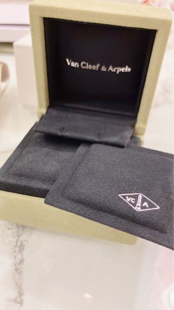 Van Cleef & Arpels ヴァンクリーフアーペル　ラッピング