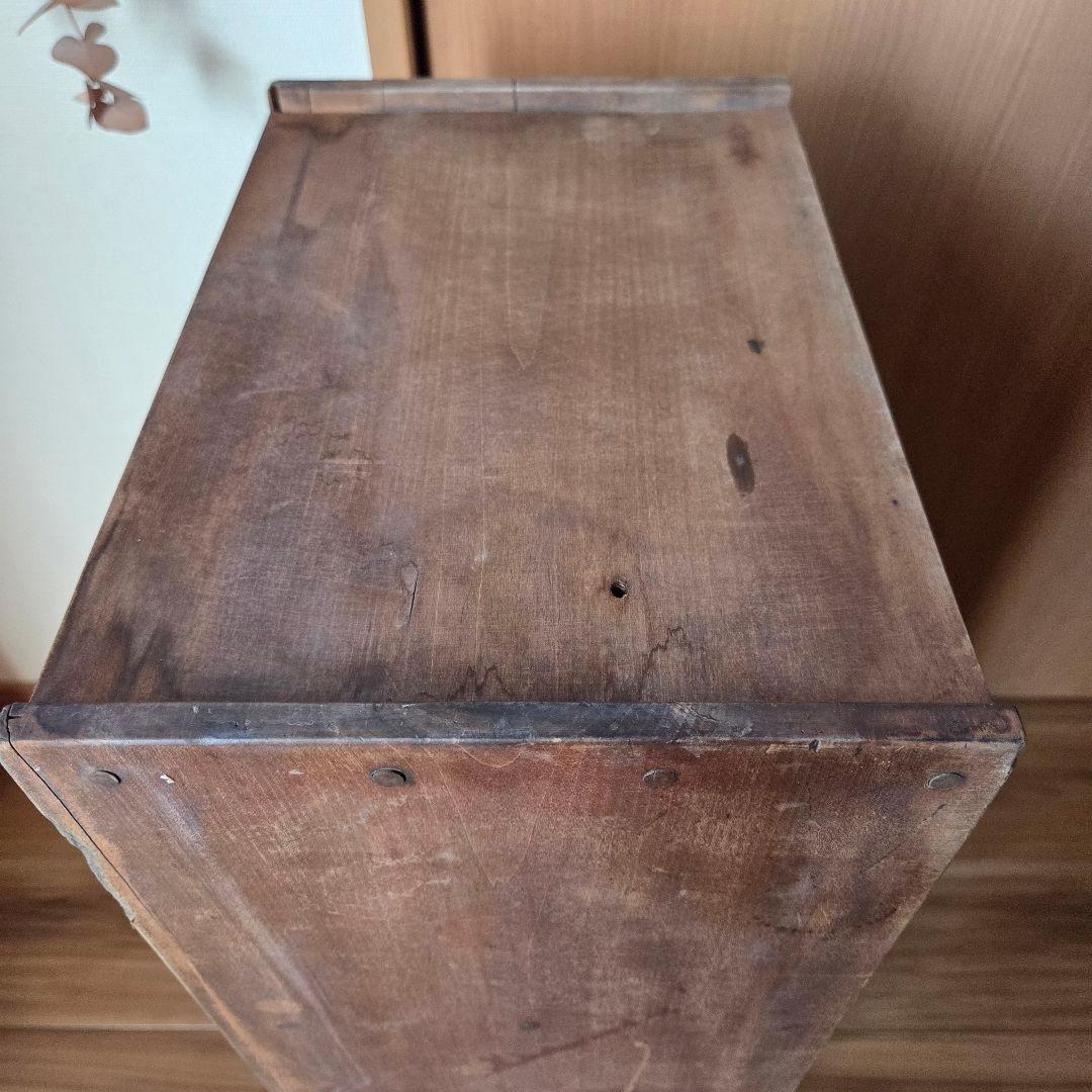 パタパタ収納棚　木製の収納棚　木製の棚　ガラスつまみ　シャビー　古家具
