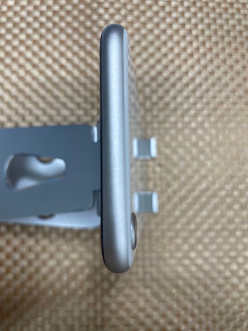 iPhone SE第3世代 64GB スターライトSIMフリー【2701】
