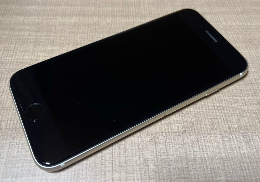 Apple iPhone SE (第3世代) 64GB