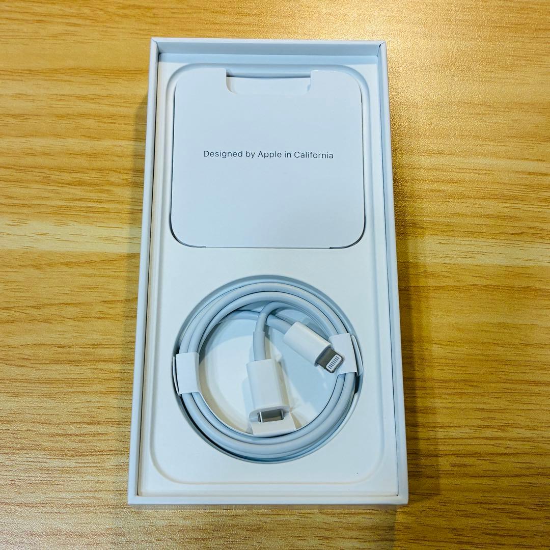 iPhone13 本体　ミッドナイト　simフリー　lightningケーブル付