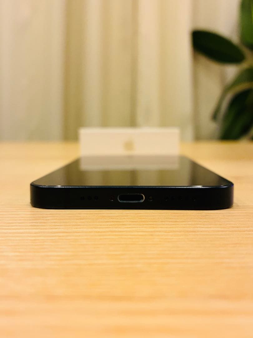 iPhone13 本体　ミッドナイト　simフリー　lightningケーブル付