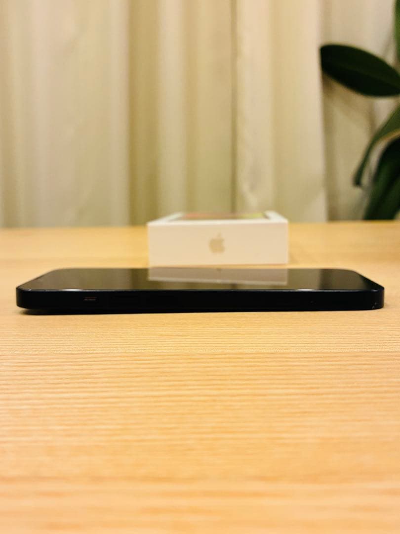 iPhone13 本体　ミッドナイト　simフリー　lightningケーブル付