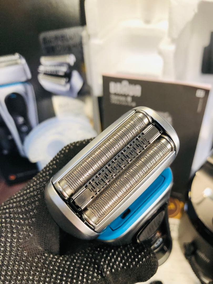 【美品】BRAUNSeries 8 8390cc-Vブラウンメンズ電気シェーバー