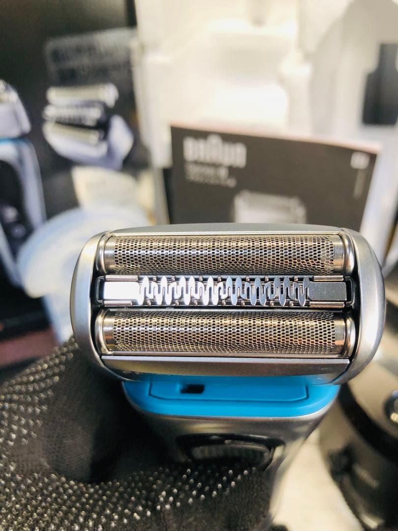 【美品】BRAUNSeries 8 8390cc-Vブラウンメンズ電気シェーバー