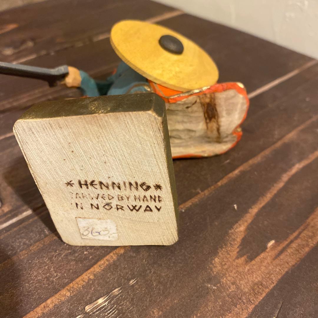 ノルウェー　剣士木彫　人形　HENNING Wood Carving へニング