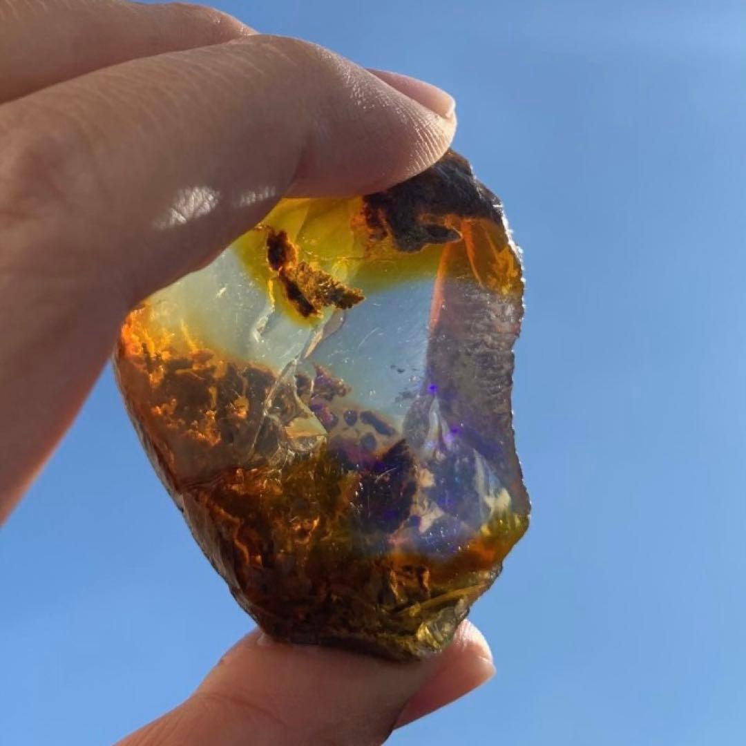 巨大コントラルスオパール原石220.5ct/鉱物標本