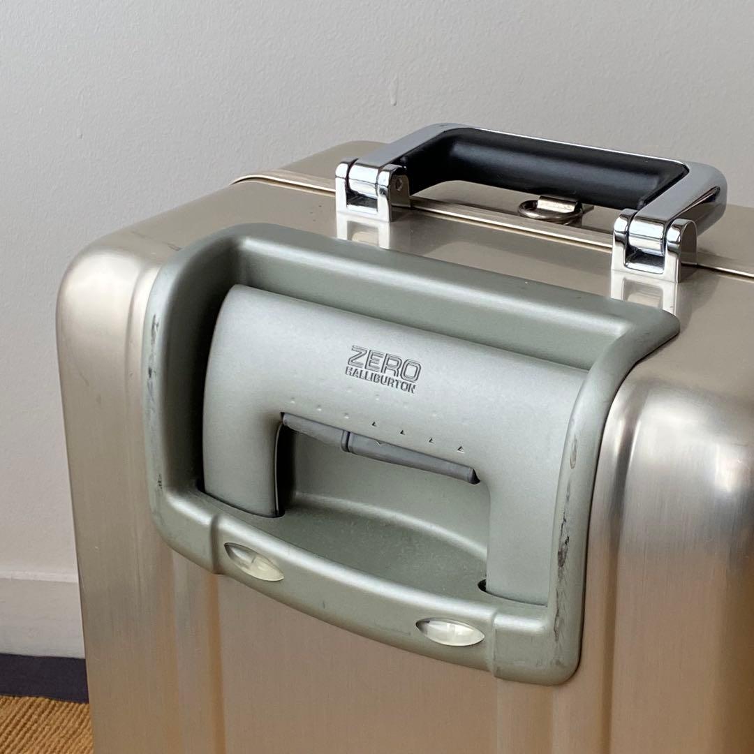 旅行かばん・小分けバッグ ZERO HALLIBURTON / Carry-On Travel Case