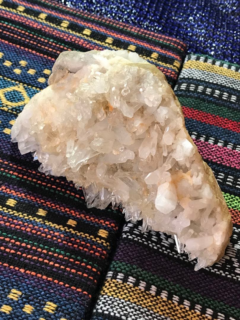 《SHOP》マダガスカル産【母岩付き水晶】クラスター【原石/群晶】[3-33