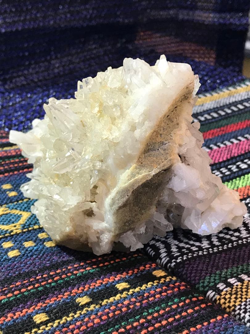 《SHOP》マダガスカル産【母岩付き水晶】クラスター【原石/群晶】[3-33