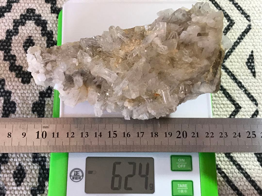 《SHOP》マダガスカル産【母岩付き水晶】クラスター【原石/群晶】[3-33
