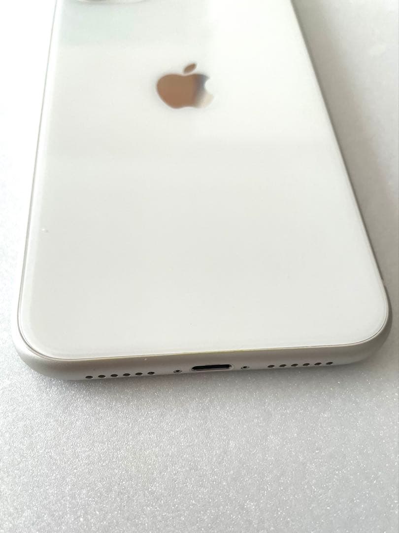 美品　Apple iPhone 11 64GB　ホワイト　　　　　SIMフリー