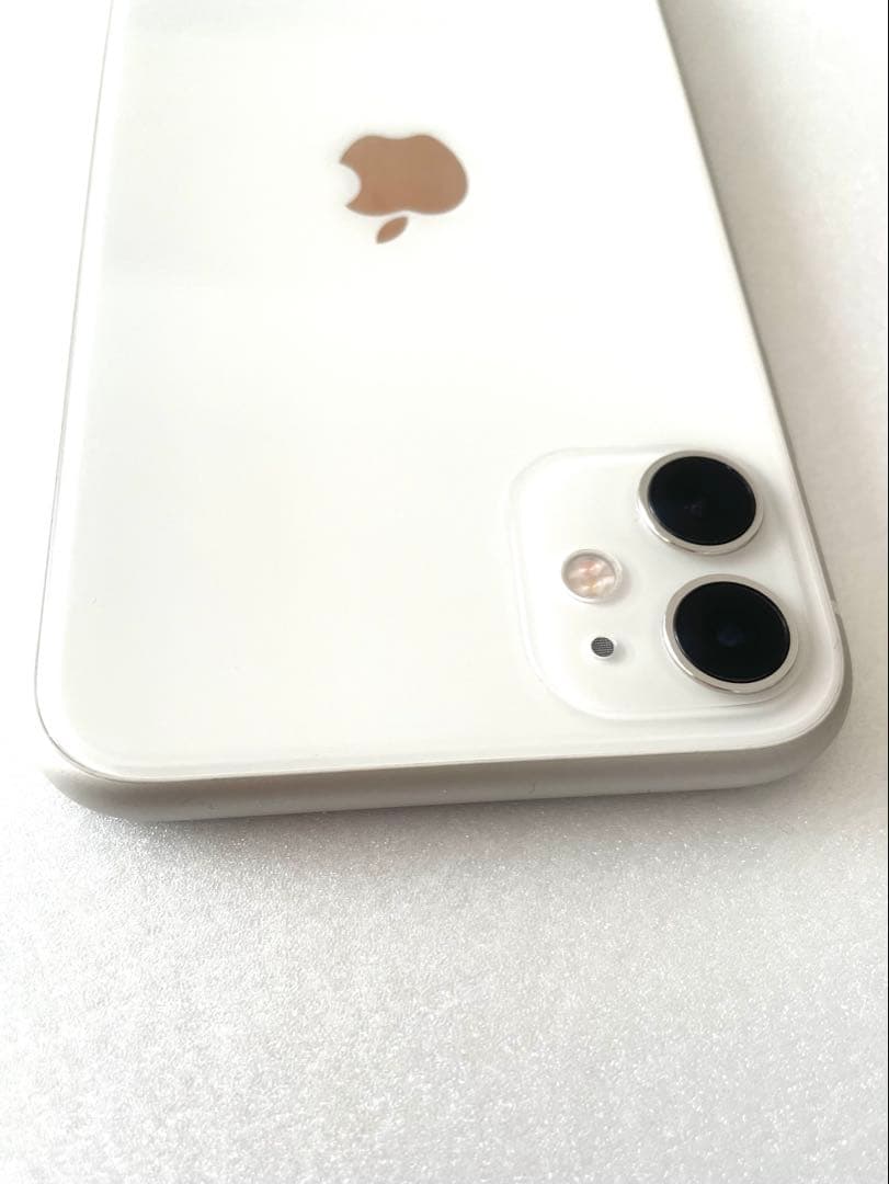 美品　Apple iPhone 11 64GB　ホワイト　　　　　SIMフリー