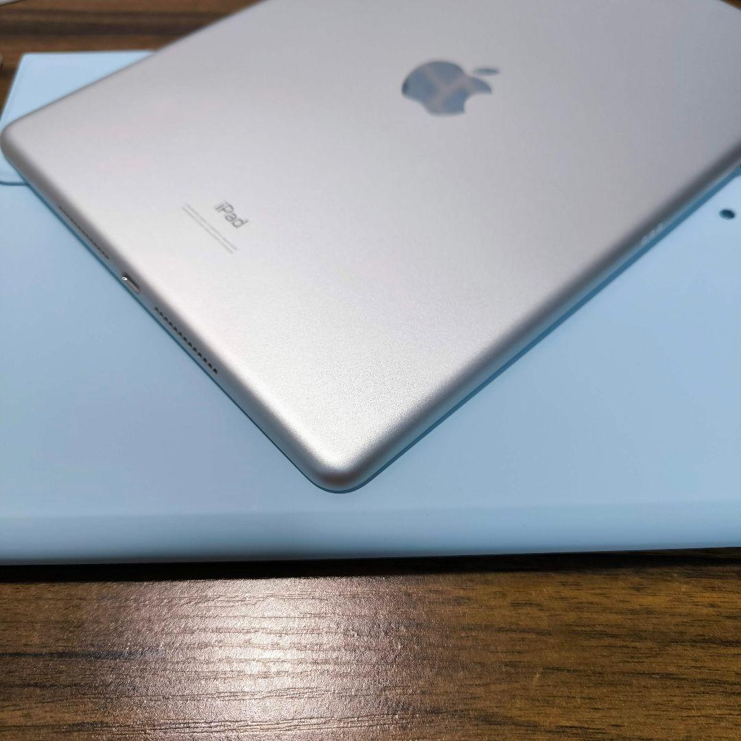 iPad 第7世代 Wi-Fi 32GB ケースとキーボード、タッチペン