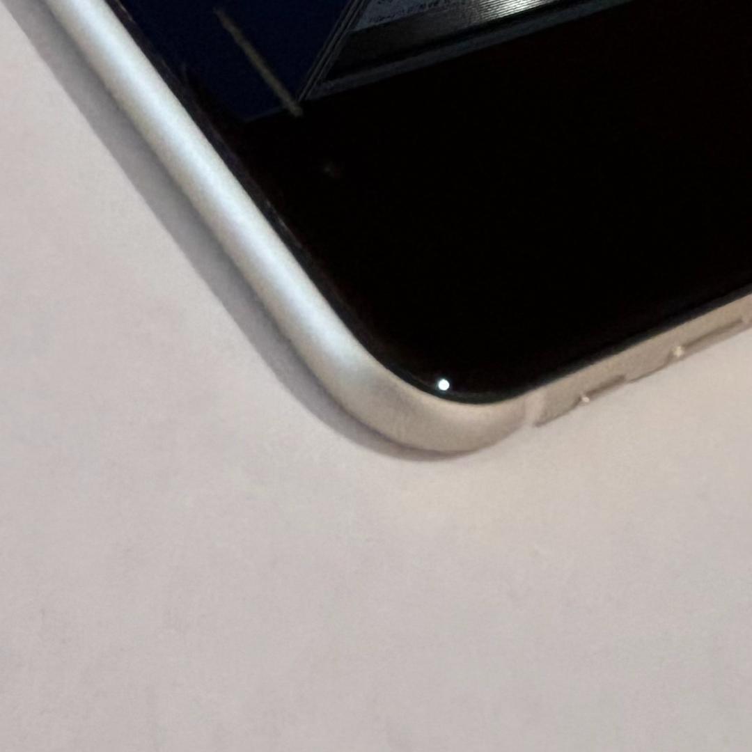 iPhone SE3 64Gb SIMフリー スターライト　白色　603091