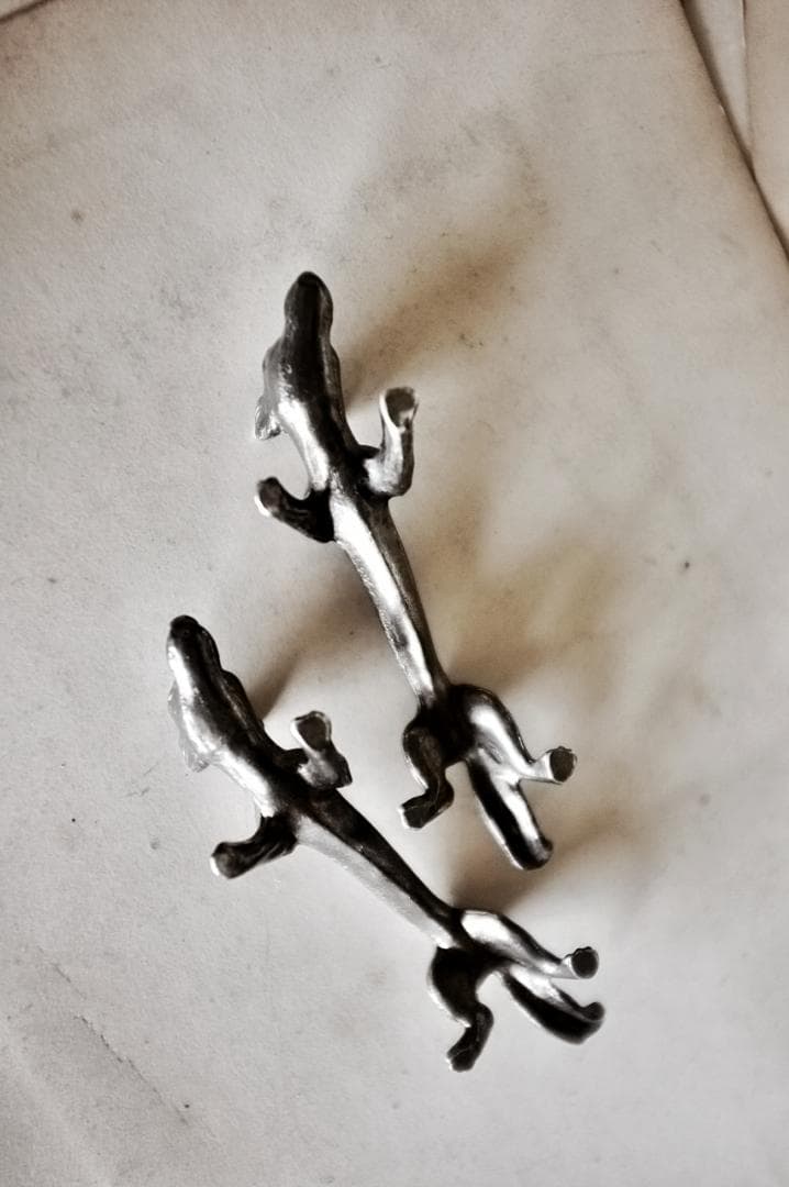 sold フランス 誰かを探すオオカミさんとカトラリーレスト