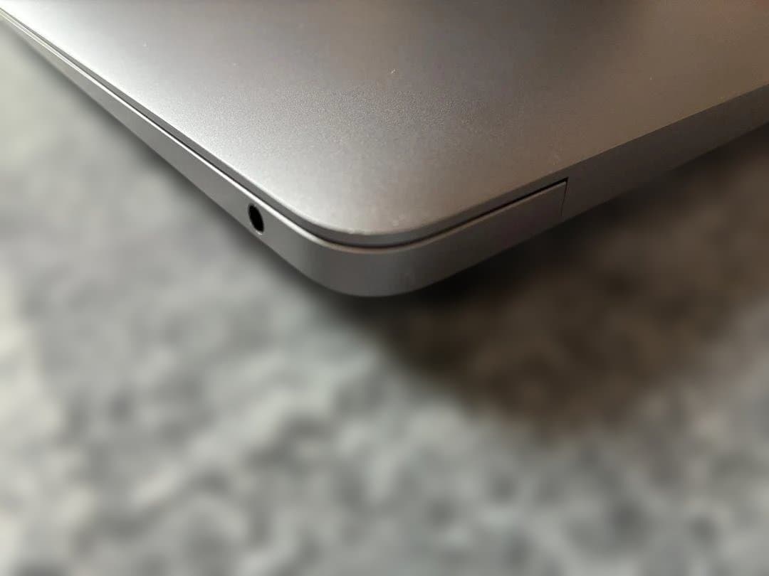 【極美品】MacBook Air M1 バッテリー100%/充放電32回