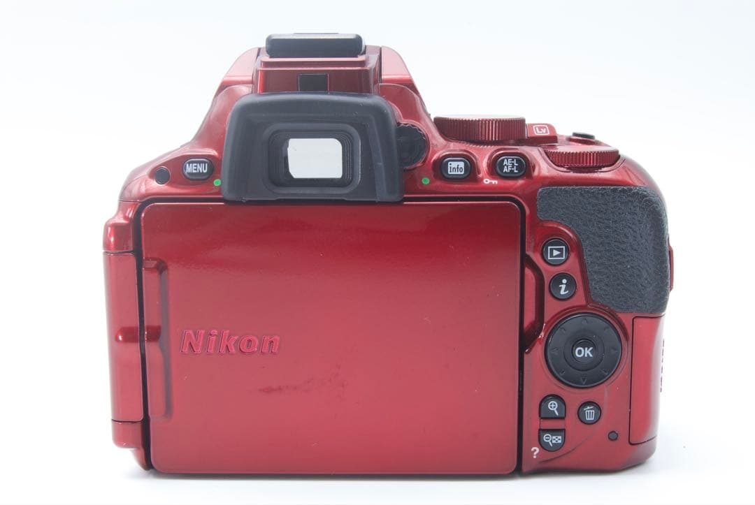 Nikon D5500 標準レンズキット　一眼レフ　赤　スマホ転送　手ぶれ補正