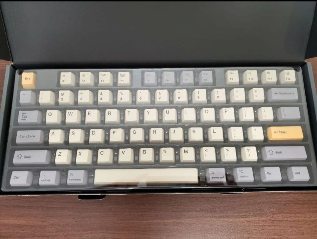 Keychron Q6 + 純正キーキャップ +赤軸 108個