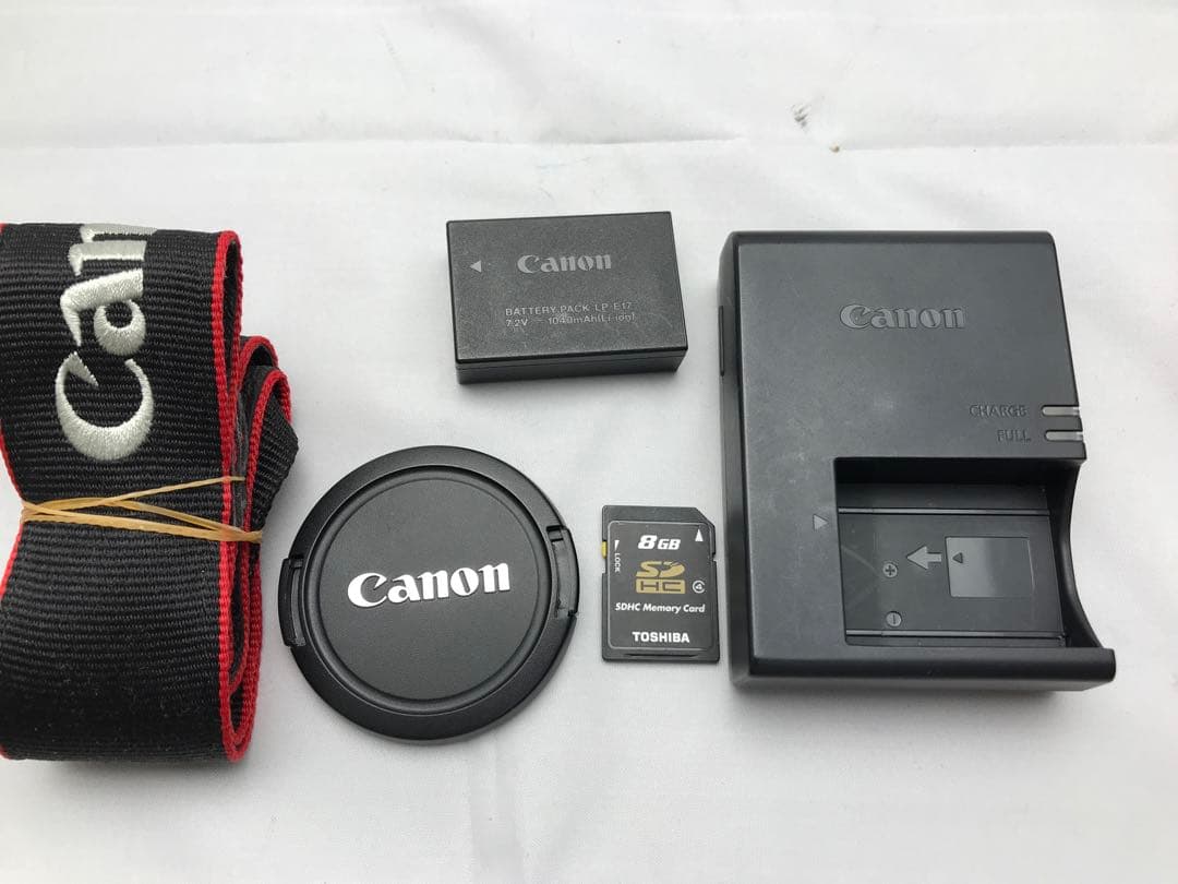 ショット数3600枚！Canon EOS 9000D ダブルズームレンズキット♪