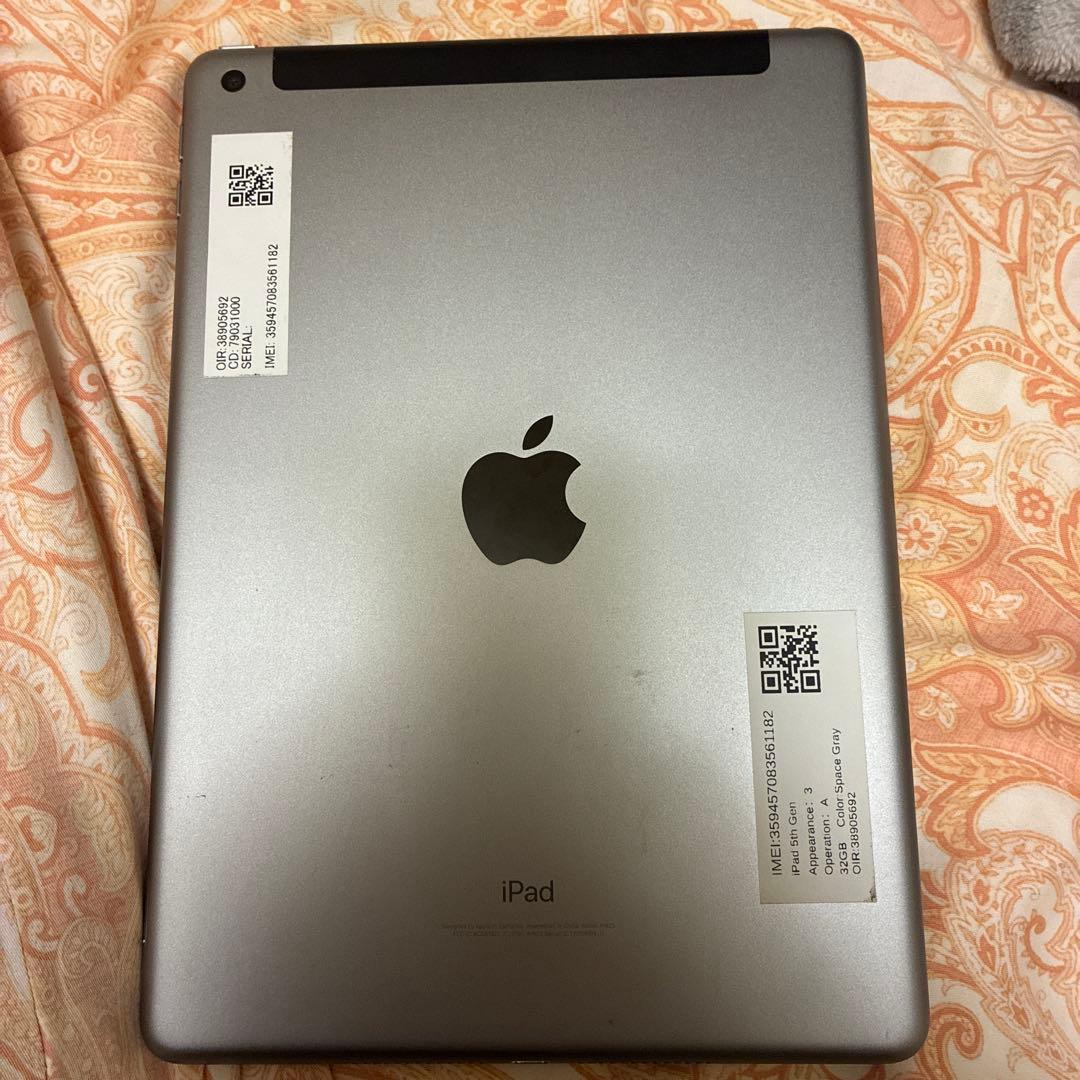 Apple iPad 第5世代ブラック本体Wi-Fi + Cellular