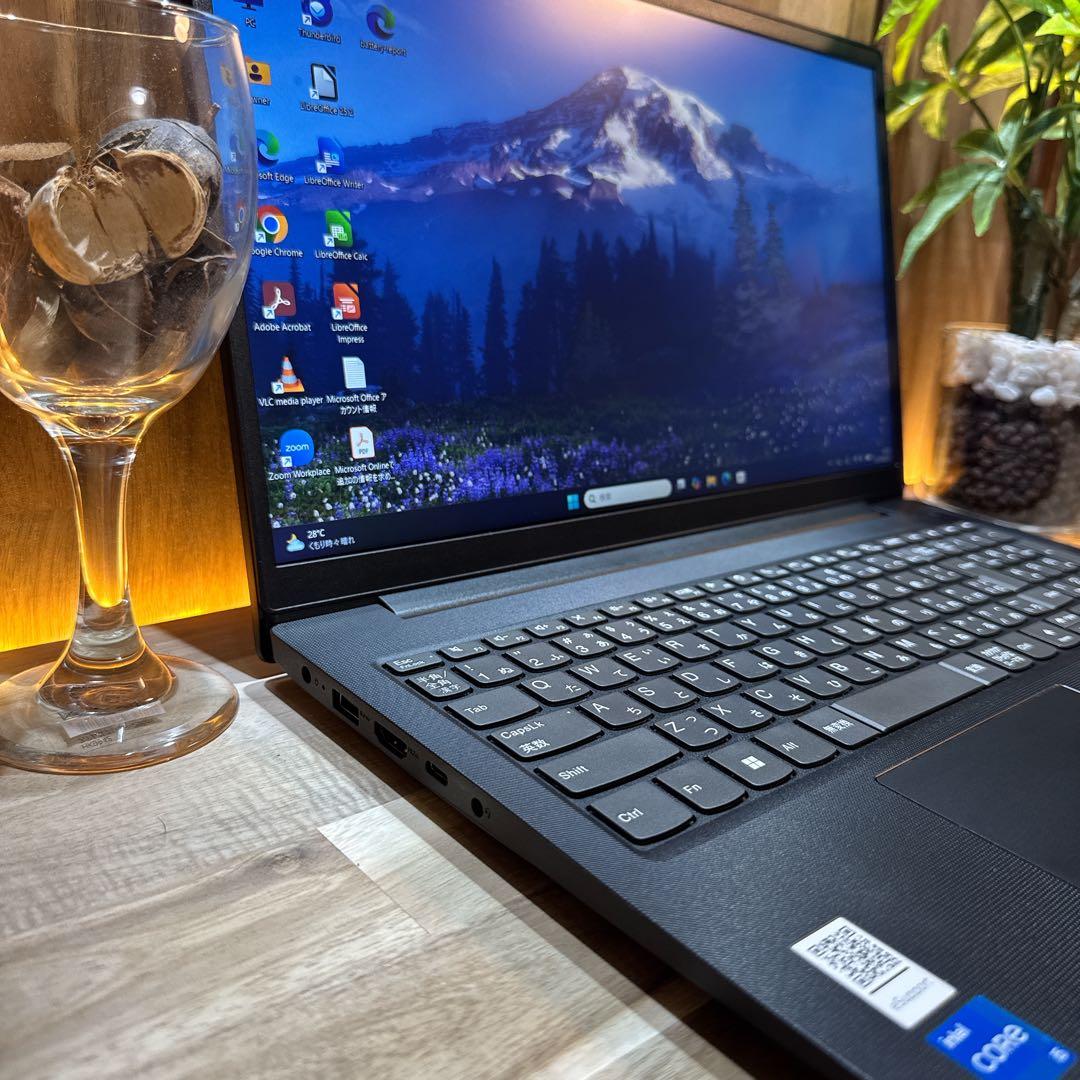 準美品 2023年発売‼️Lenovo V15☘メモリ16GB☘ノートパソコン