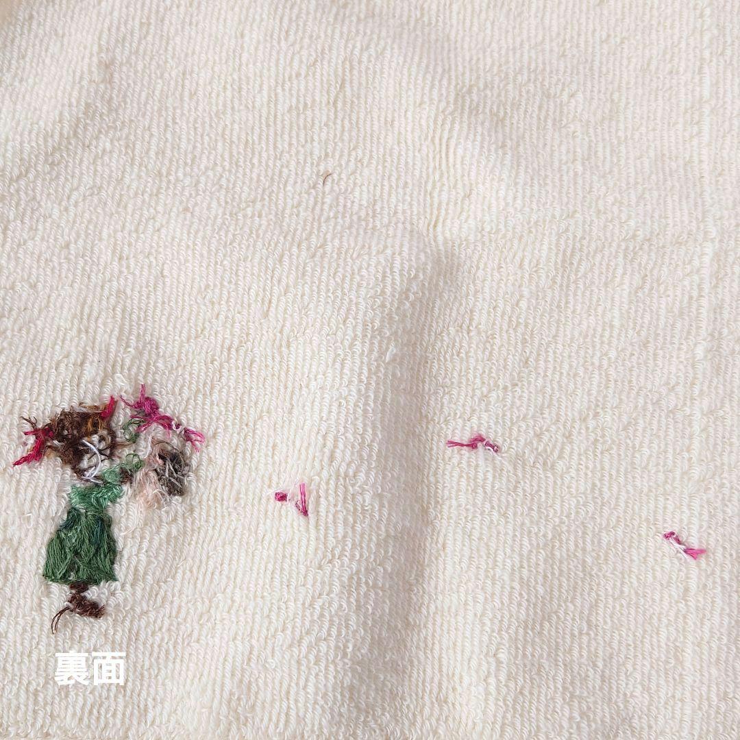 手刺繍入ちっちゃな タオルハンカチ【女の子とはりねずみ君】