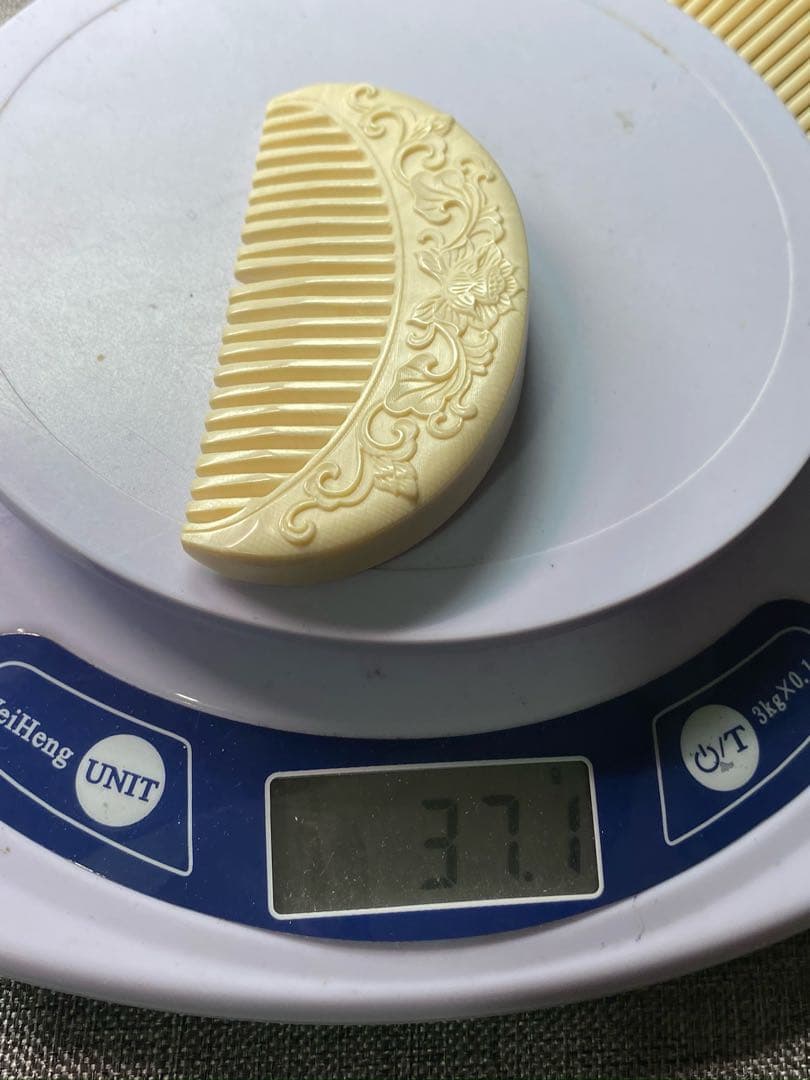 天然マンモス牙美しい手作り彫刻 一櫛百順 髪櫛(37g)