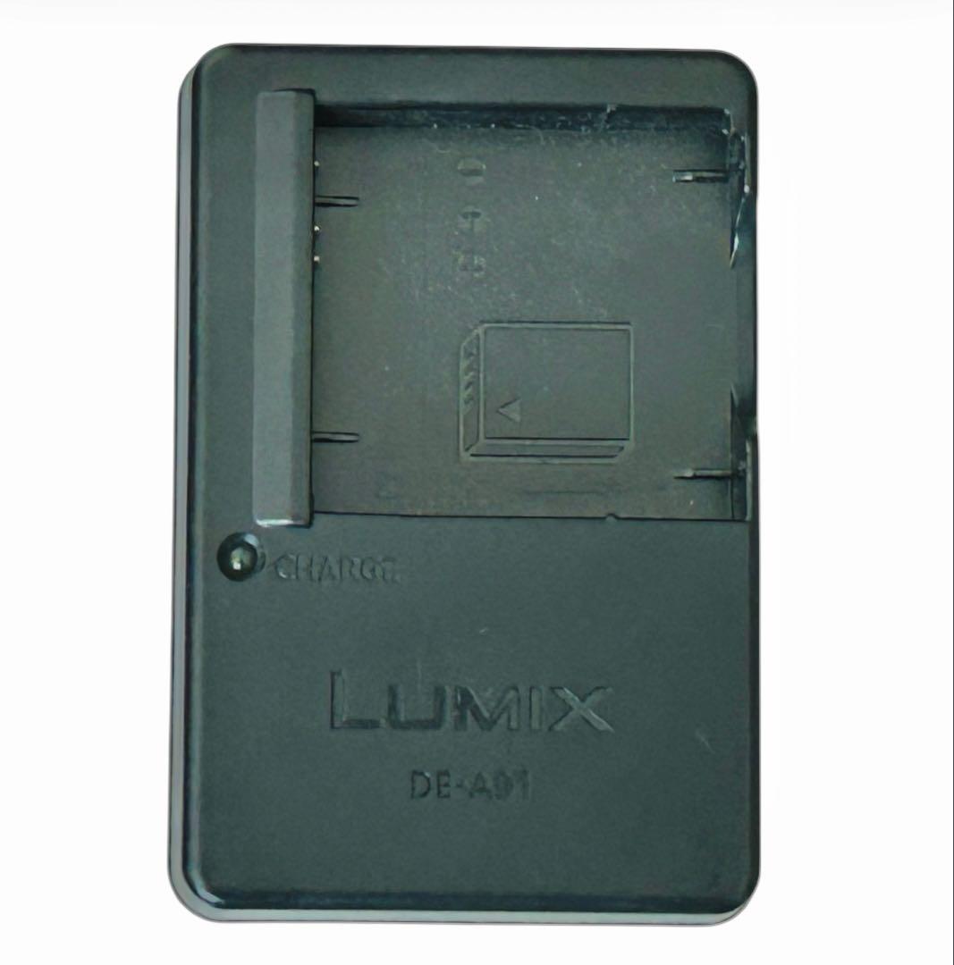 【美品】LUMIX DMC-S2 白・バッテリー・充電器　CD 液晶保護シール